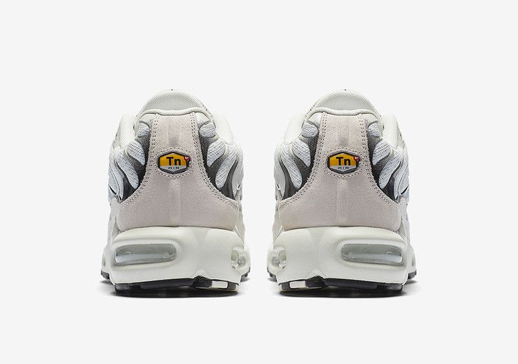 Nike Air Max Plus Sail Black