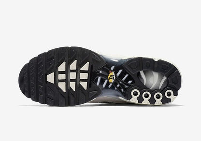 Nike Air Max Plus Sail Black