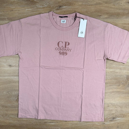 CP Company 20/1 Jersey Boxy Logo T-Shirt in Misty Rose - Pink