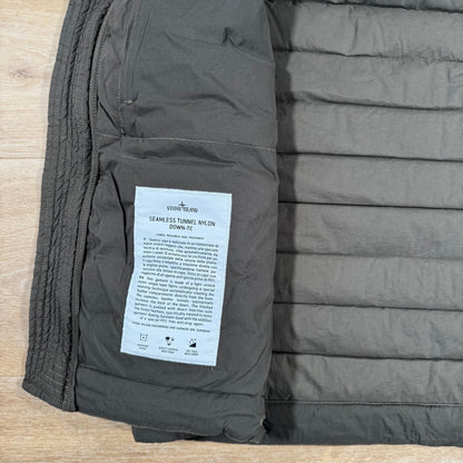 Stone Island Seamless Tunnel Nylon Down-TC Vest in Military Green